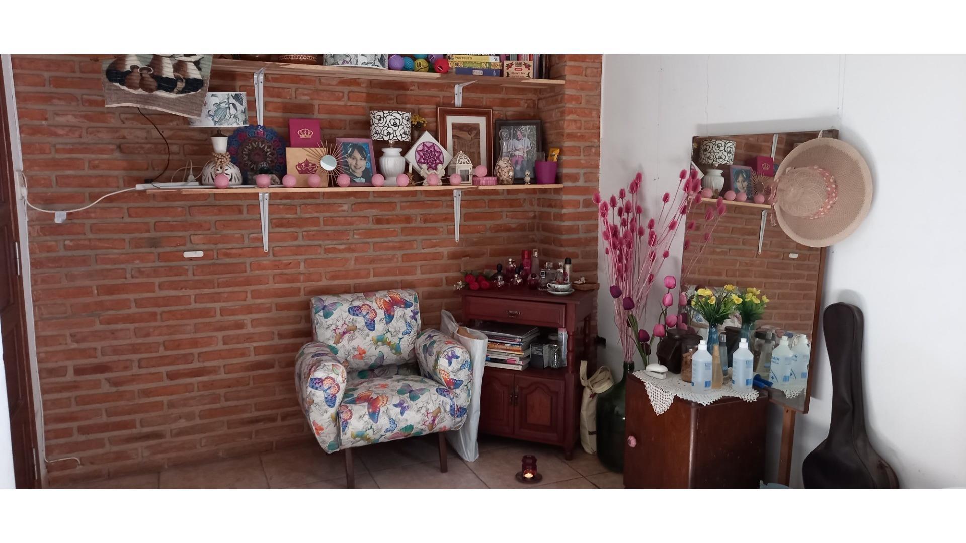 Venta de casa de 5 ambientes en lote con fondo libre y patio