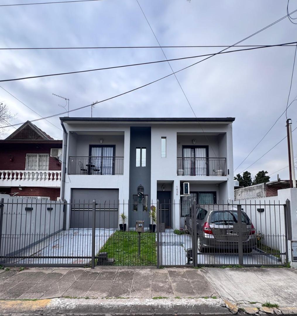 VENTA CASA 4 AMB COCHERA Y FONDO APTO CRÉDITO
