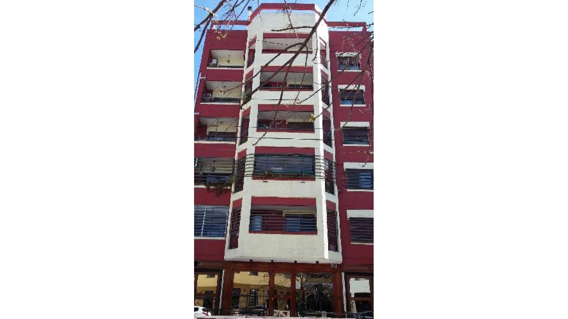Venta. Depto. 2 ambientes con balcón y cochera. Quilmes cent