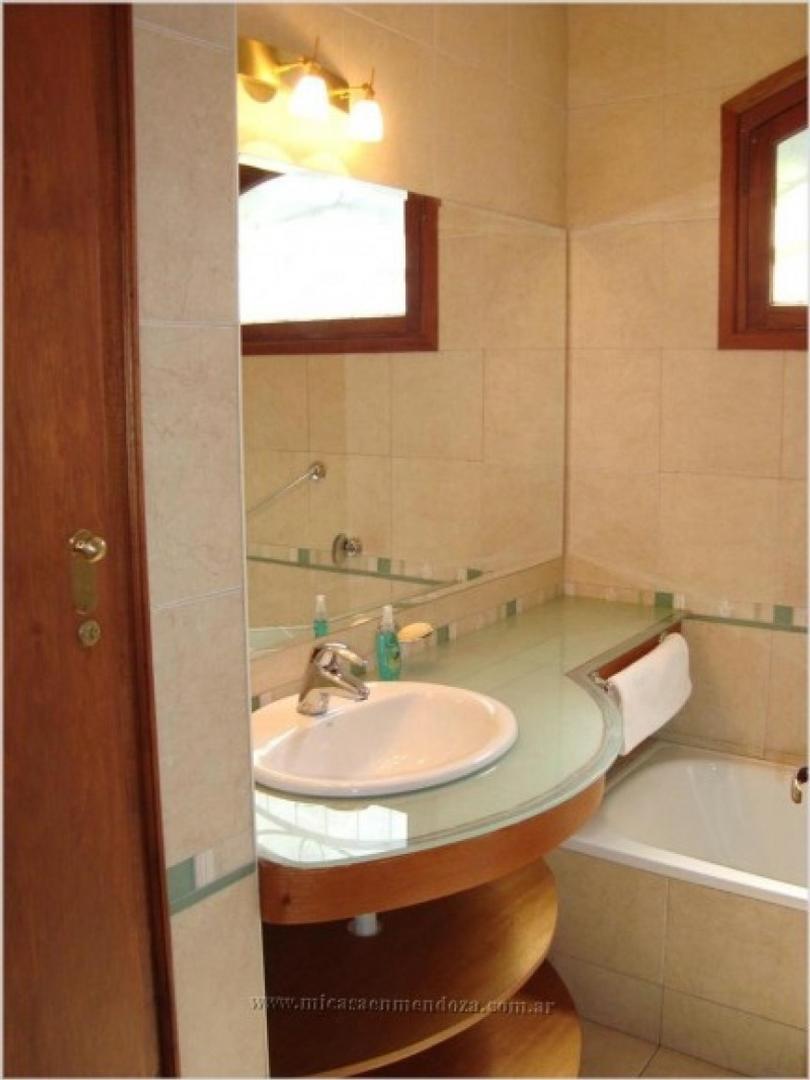 Casa en Alquiler Temporal con 1 cochera