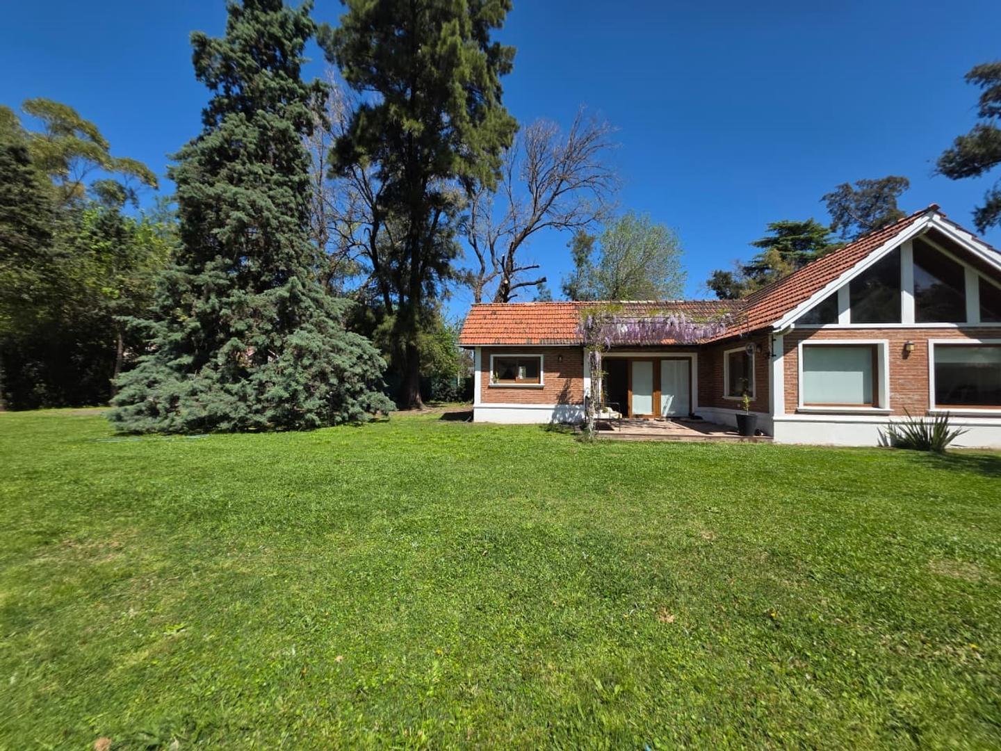 Casa en Venta con 6 cocheras