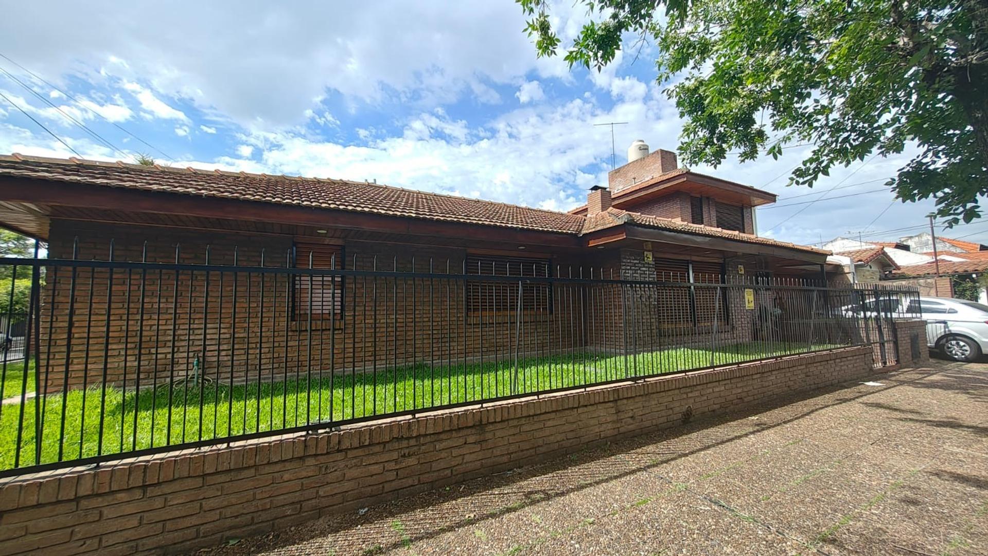 Casa en alquiler de 5 ambientes en Martinez