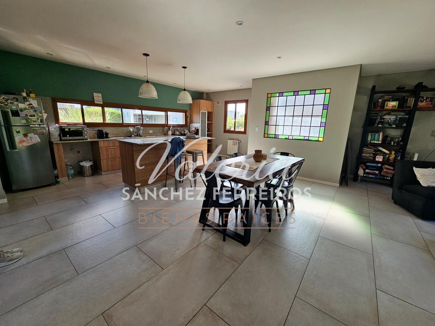 Casa 4 ambientes con 3 baños