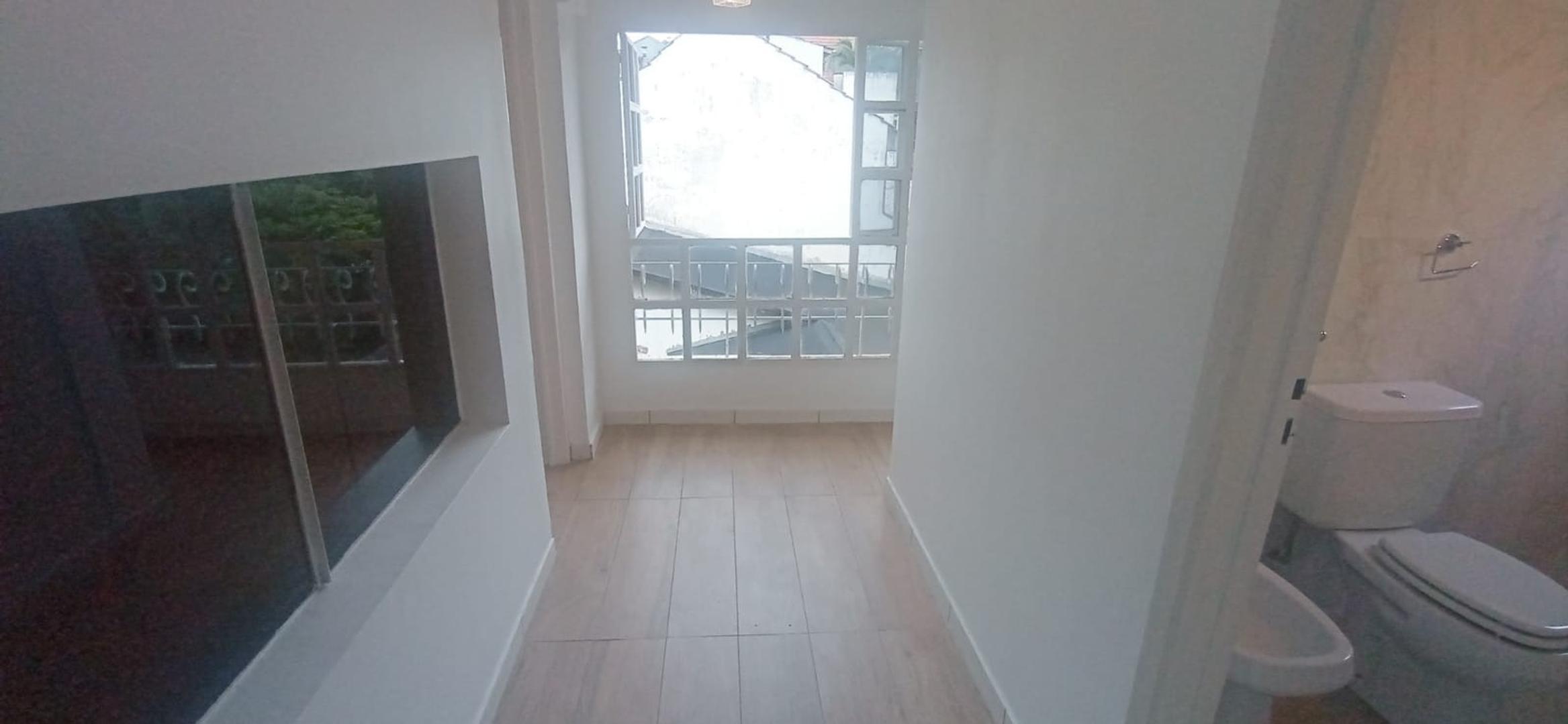 Depto Tipo Casa 4 ambientes con 2 baños