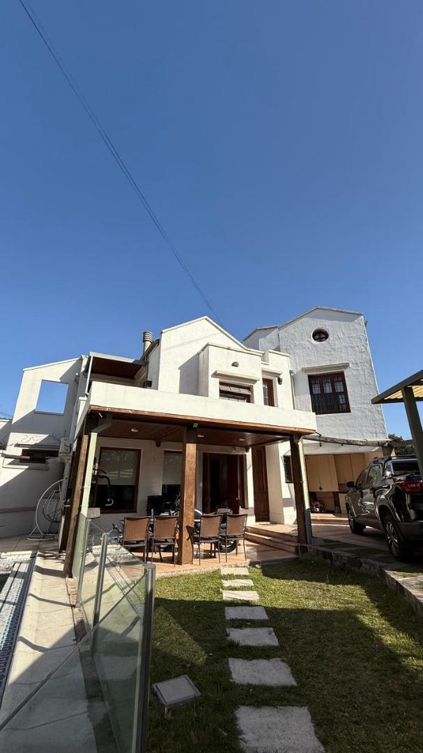 CASA DE DISEÑO EN PINARES DE CLARET 3 DORM