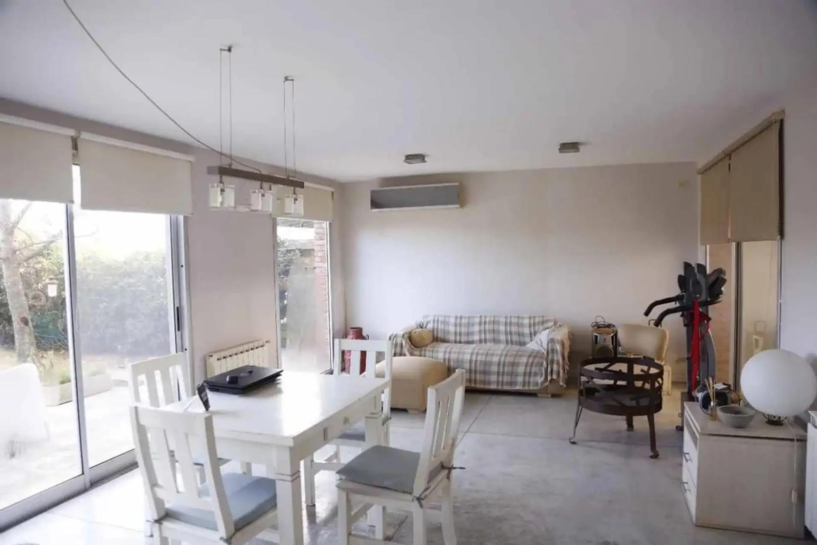 Casa en PH en venta en Gonnet 3 DORMITORIOS PILETA