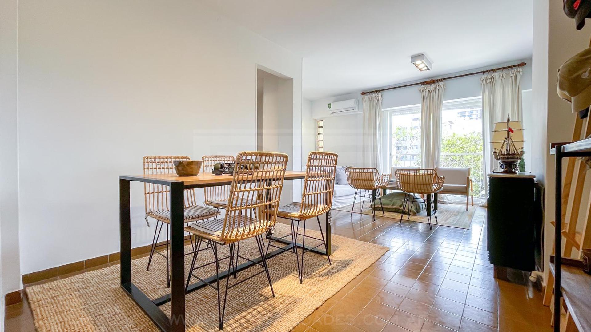 Carlos Gardel  al 1500 entre Av. Maipu y Monteverde