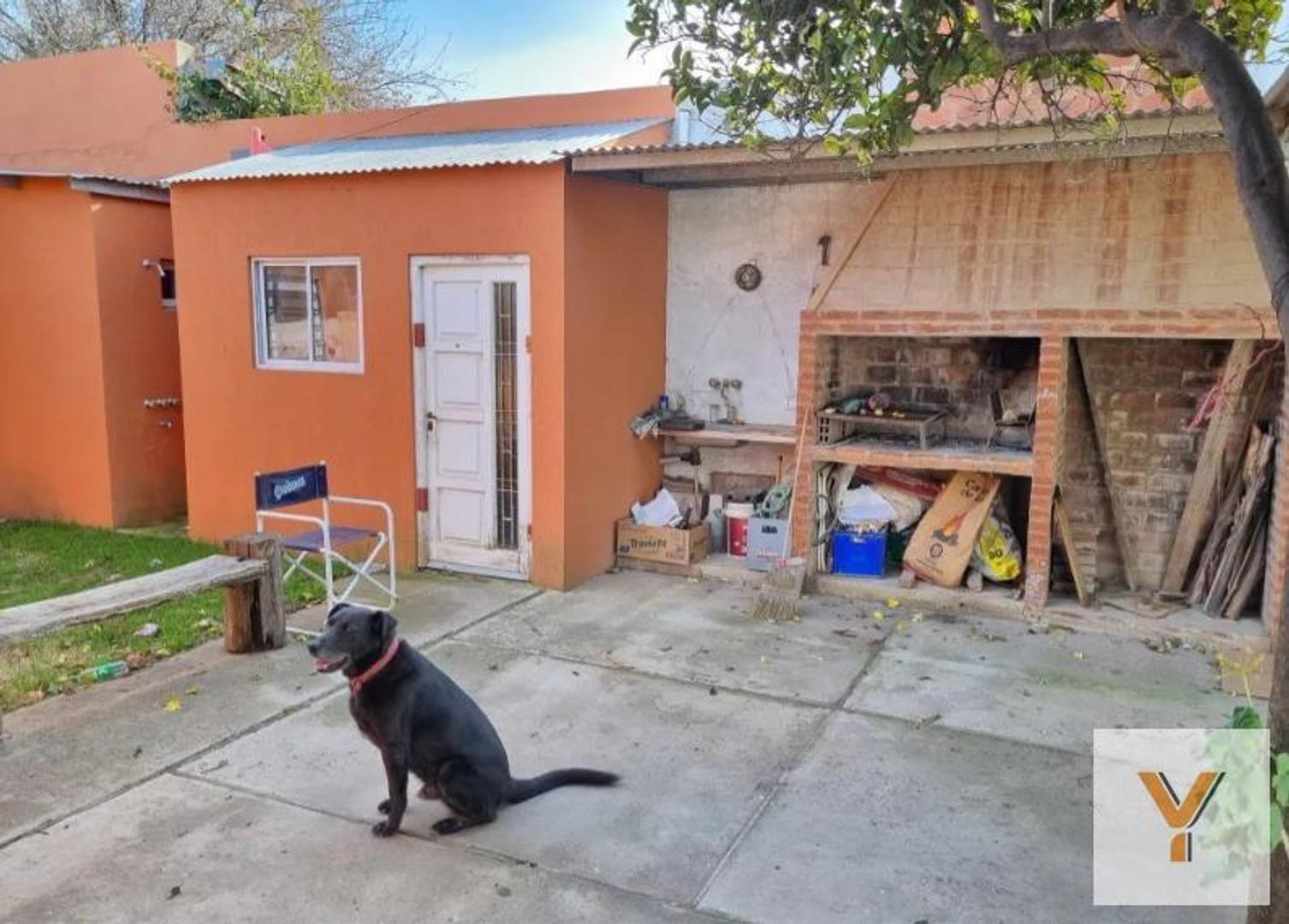 Casa en Venta con 2 cocheras