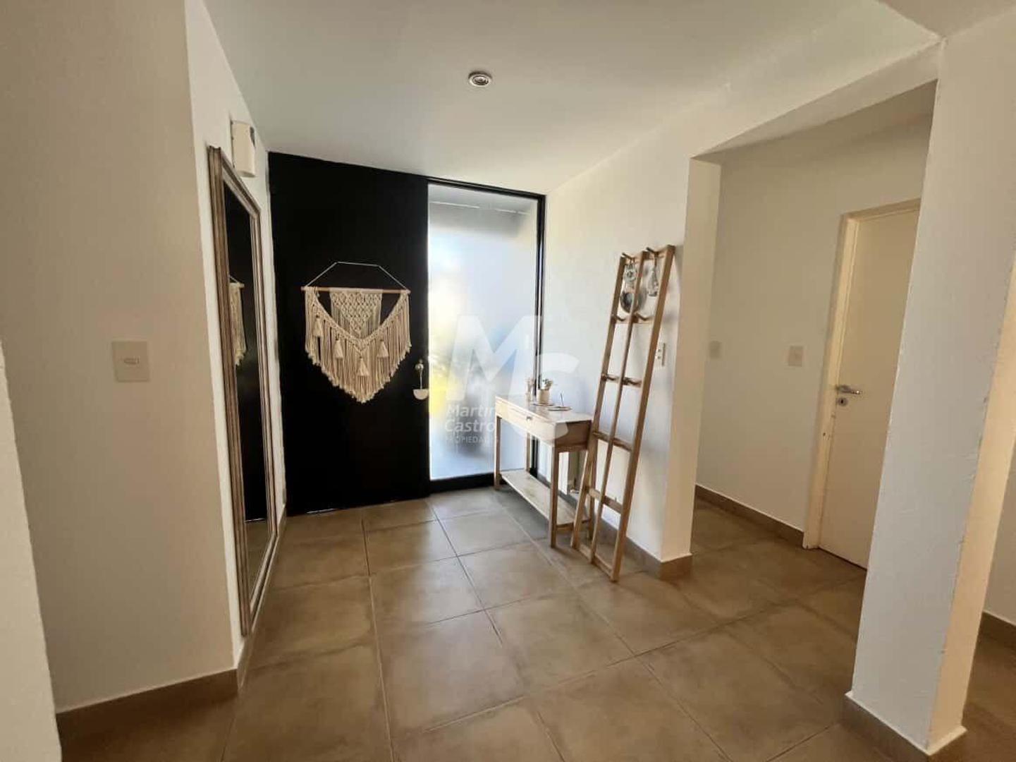 Casa en Alquiler con 1 cochera