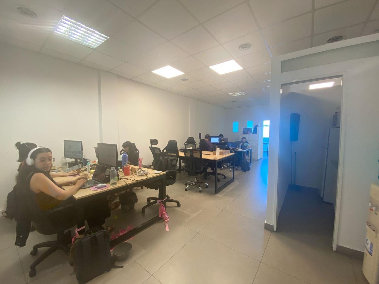 Oficina en Alquiler con 1 cochera