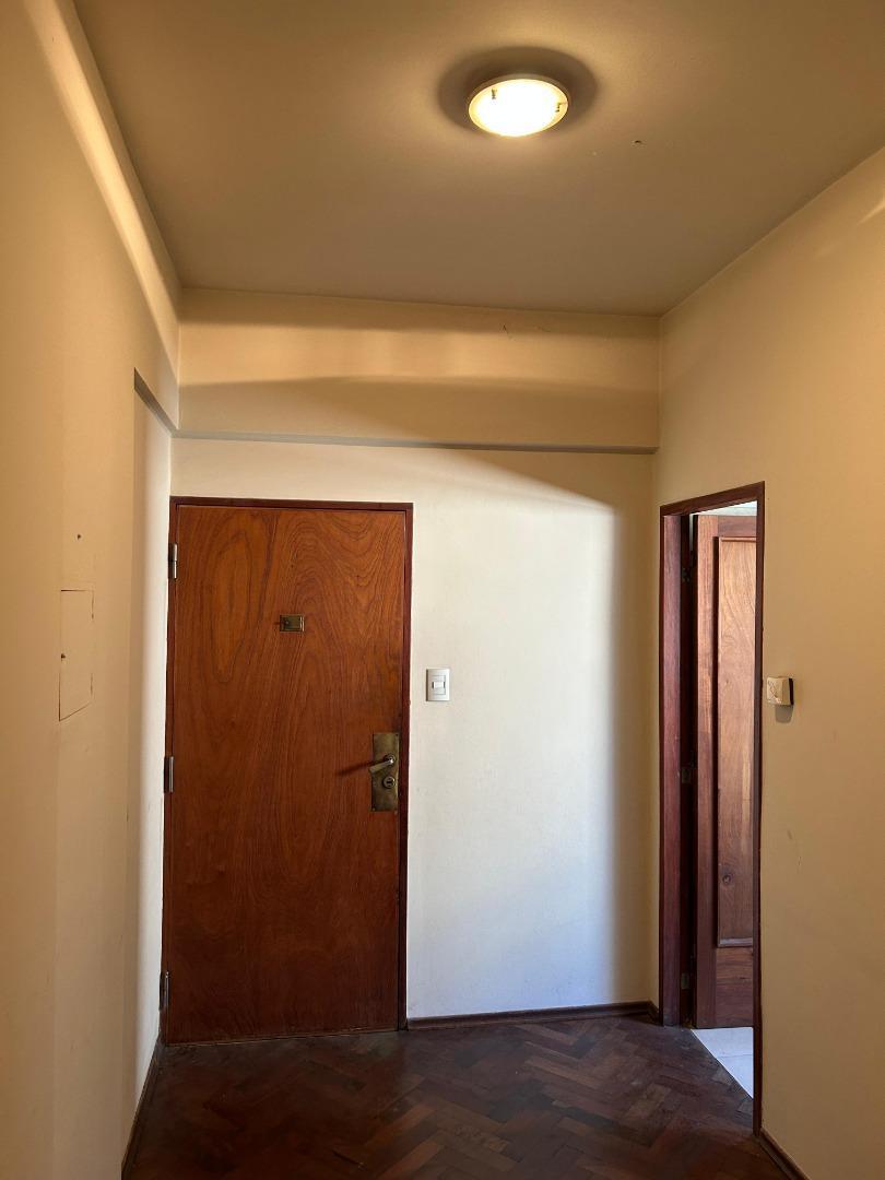 General Paz 100, Piso 8