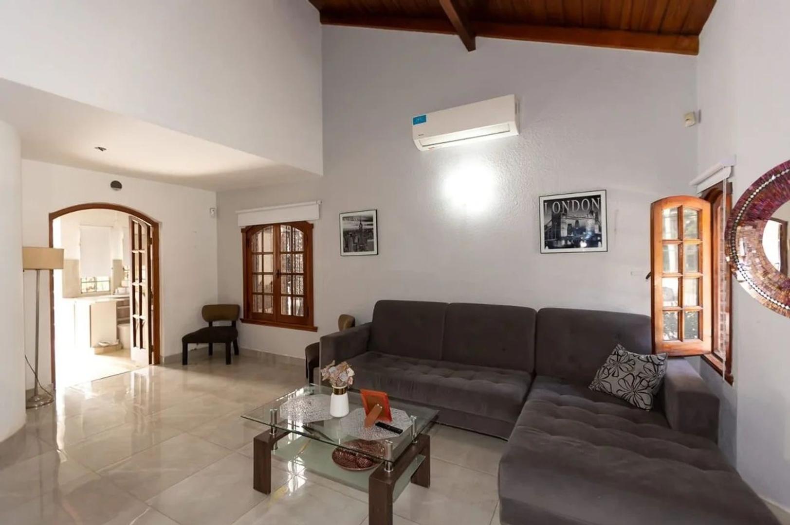 Casa en Venta en Castelar, USD 190.000