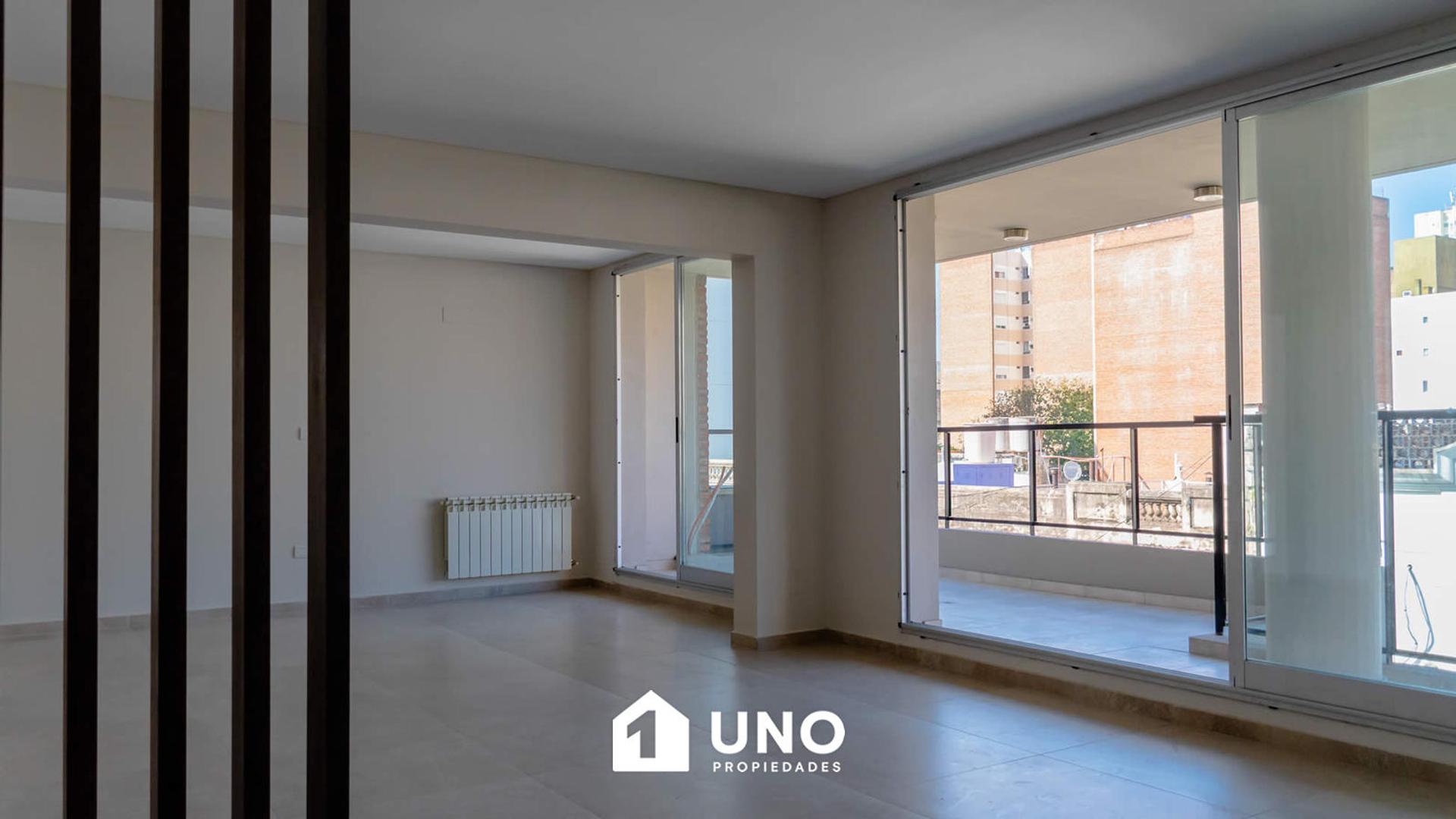 Catamarca y Balcarce - Dpto de 3/4 Dormitorios Externo. Con cochera.