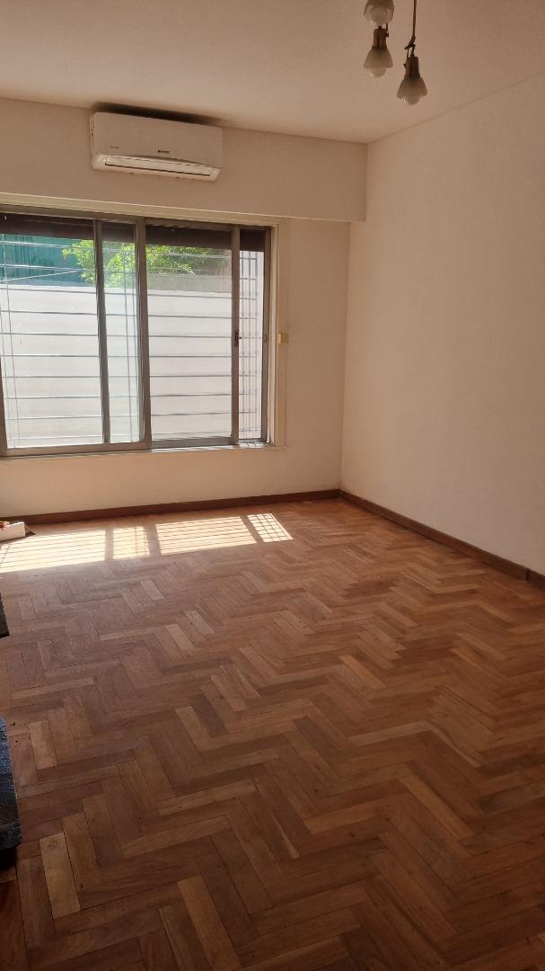 Casa en Alquiler con 1 cochera