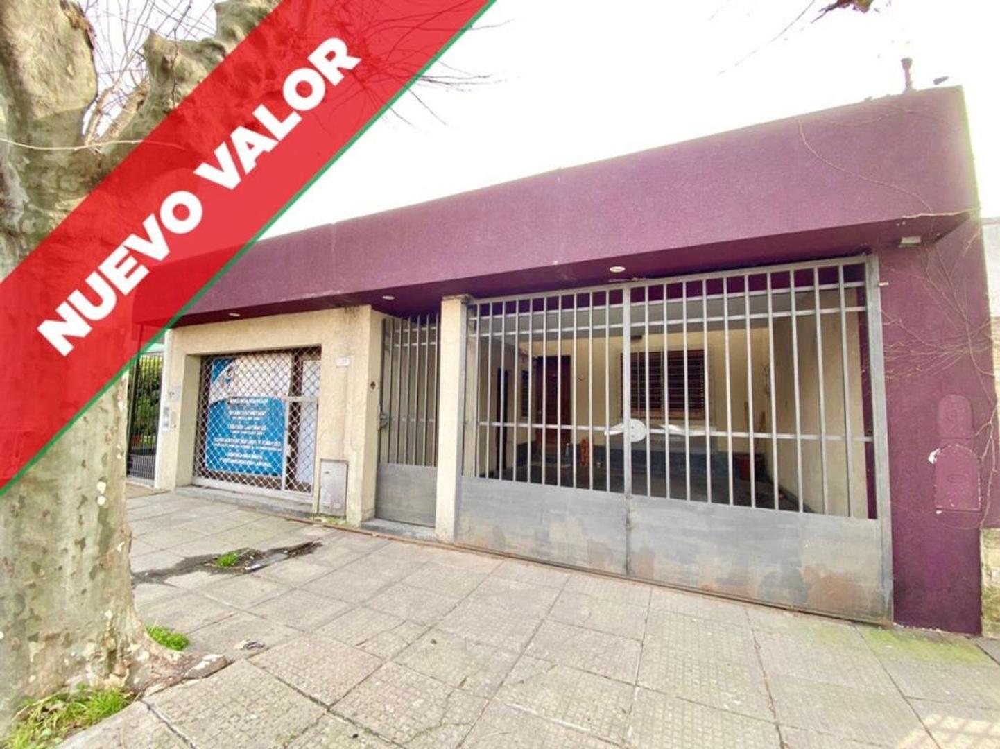 Casa americana con local comercial en excelente ubicación.