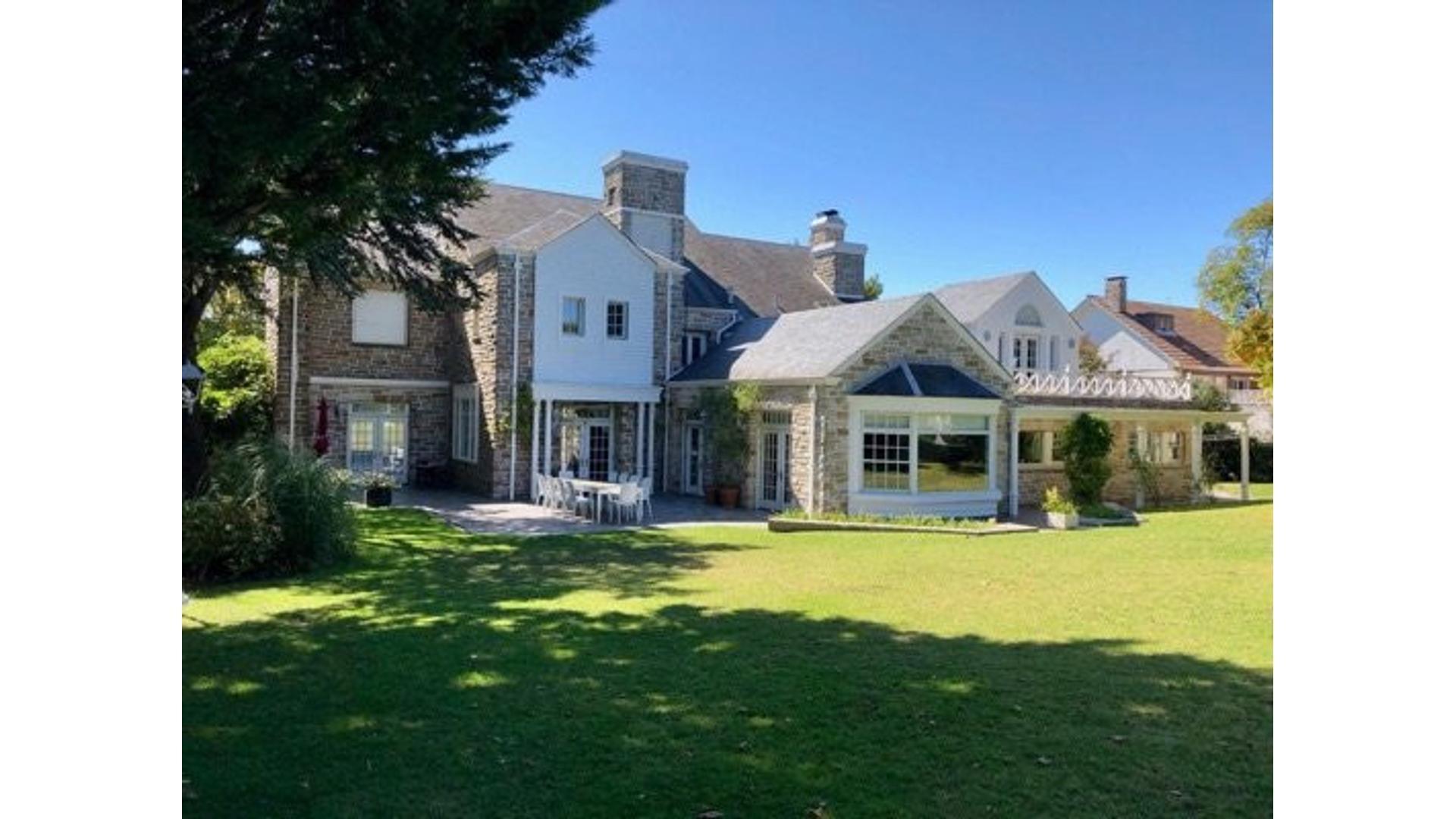 Importante Chalet sobre varios terrenos casi 1000m2. cub