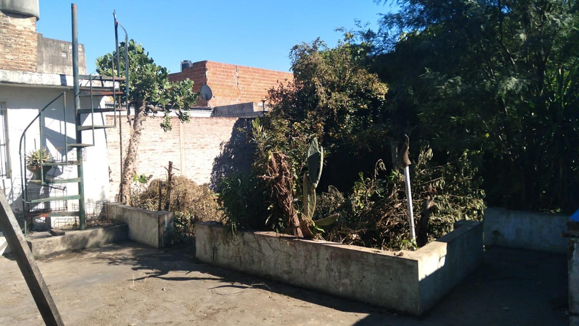 CASA 3/4 AMB con fondo libre - LOTE 298 mts2 - V. BALLESTER