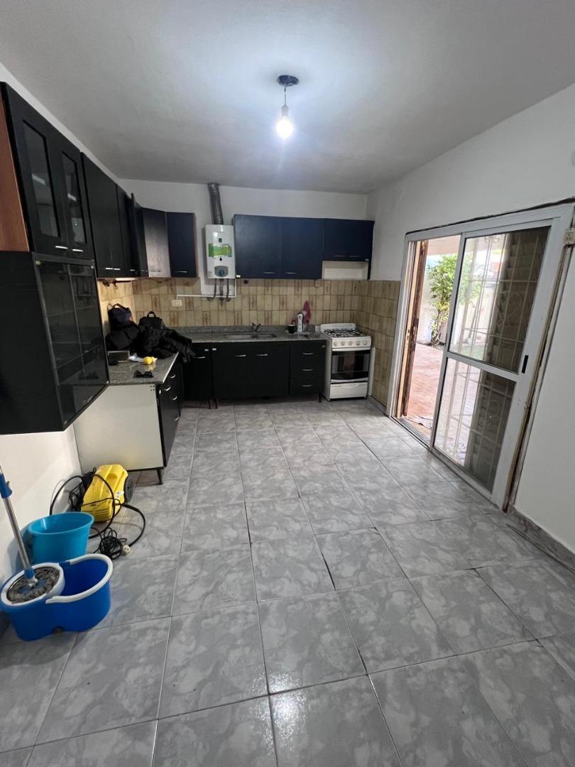 CASA 3 DORMITORIOS 2 BAÑOS ESTAR QUINCHO JARDIN