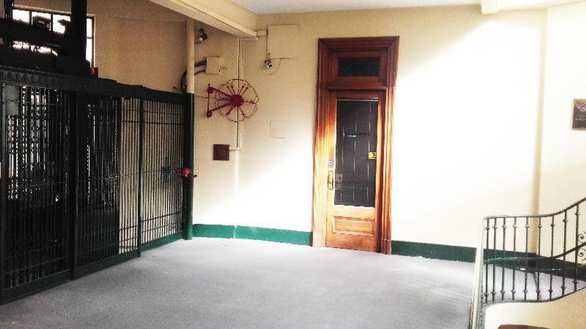 Oficina en Alquiler 100 años