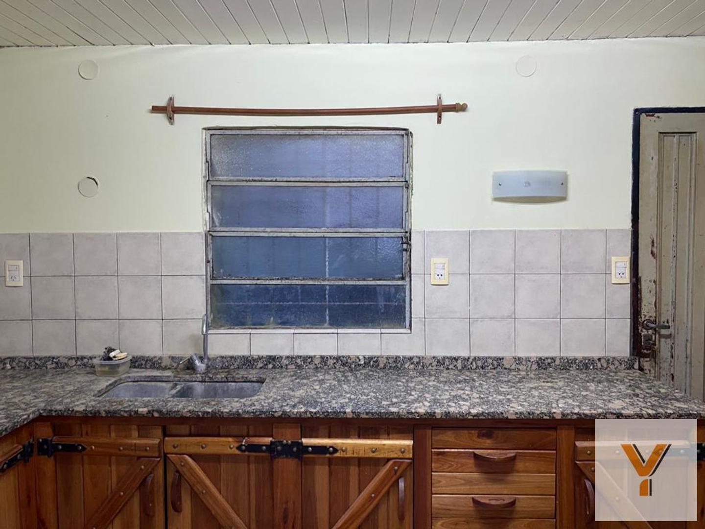 Casa 4 ambientes con 1 baño