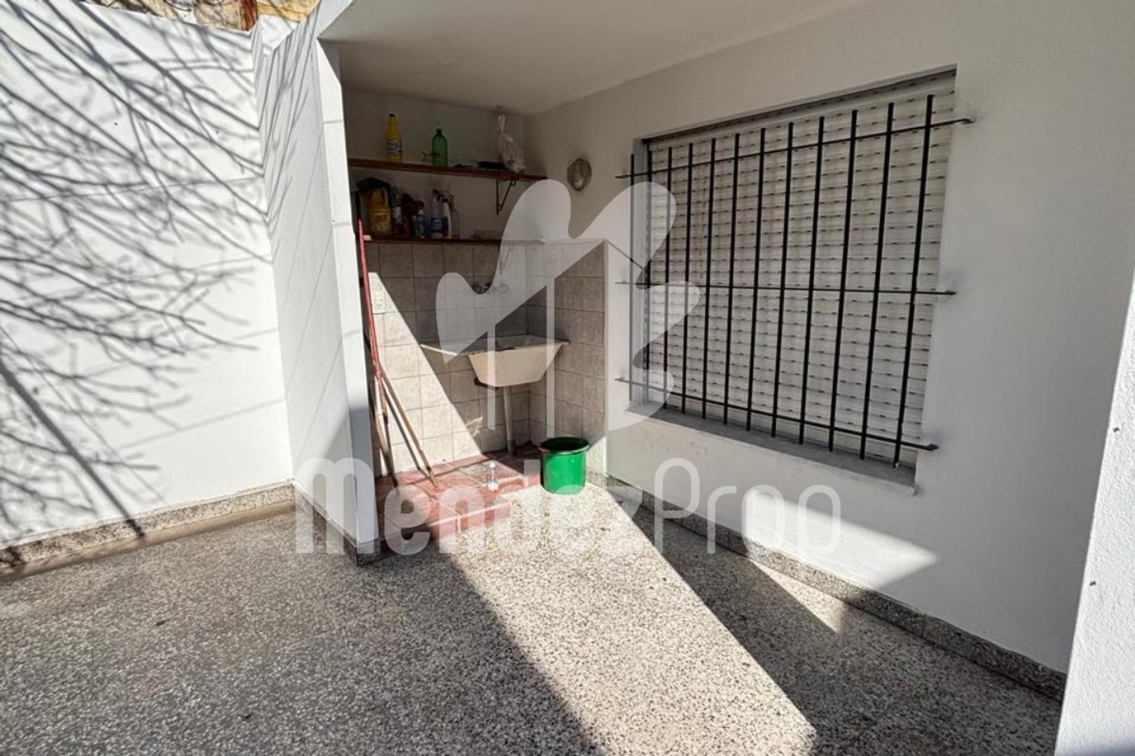 Casa 3 ambientes con 1 baño