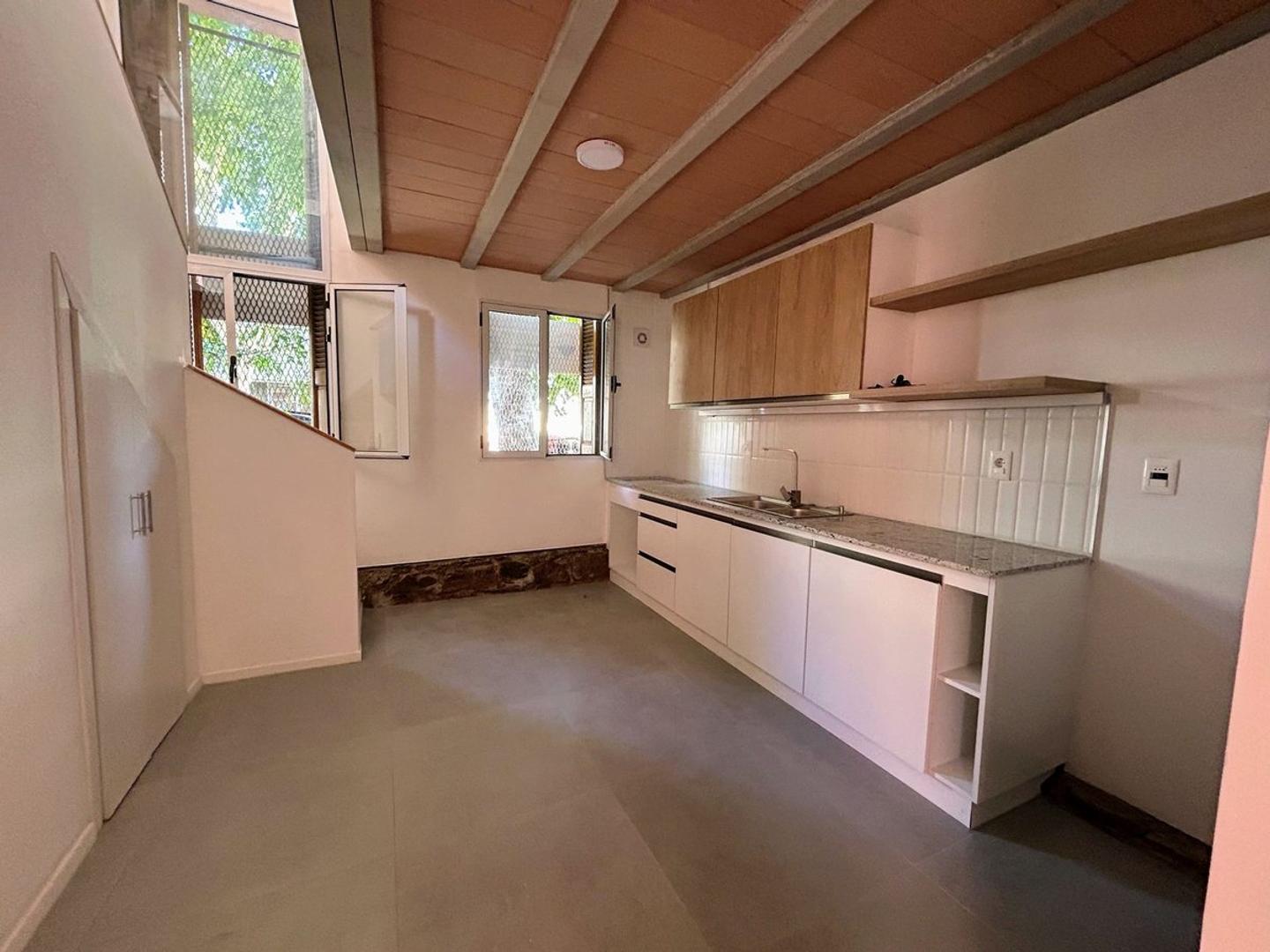 Venta Reciclaje 3 dormitorios y garage en Aguada