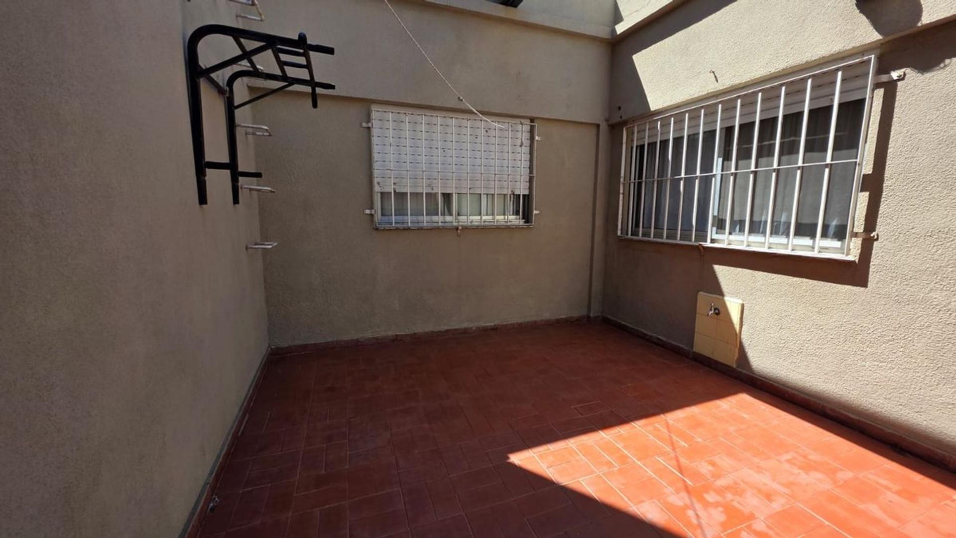 DEPTO EN VENTA 4 AMB LANÚS CON PATIO