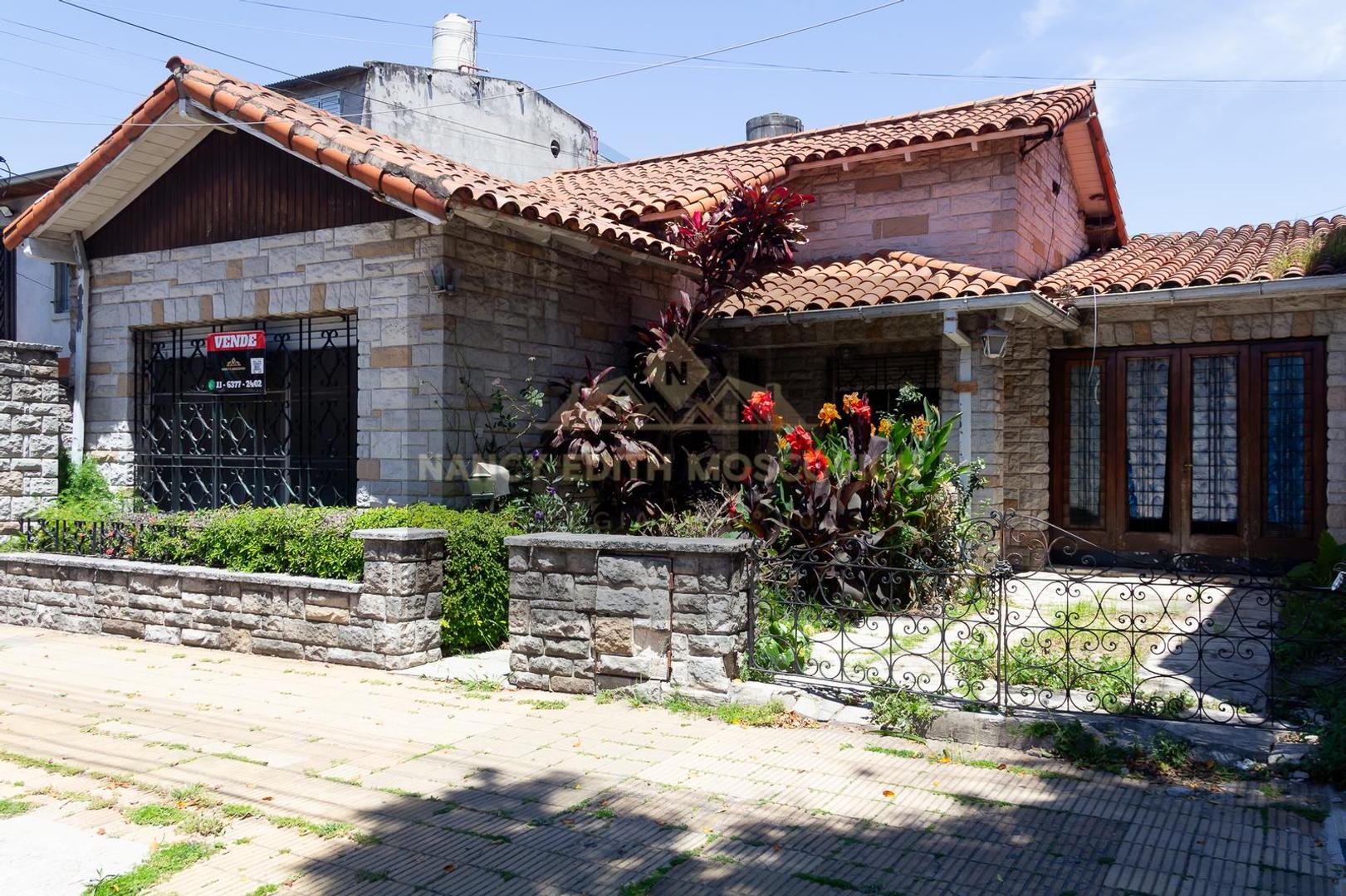 Casa venta 4 amb Ciudadela patio pileta cochera galpón.