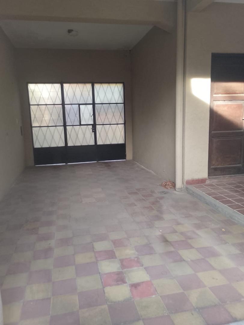 Casa 4 Amb con Patio solo COMERCIAL