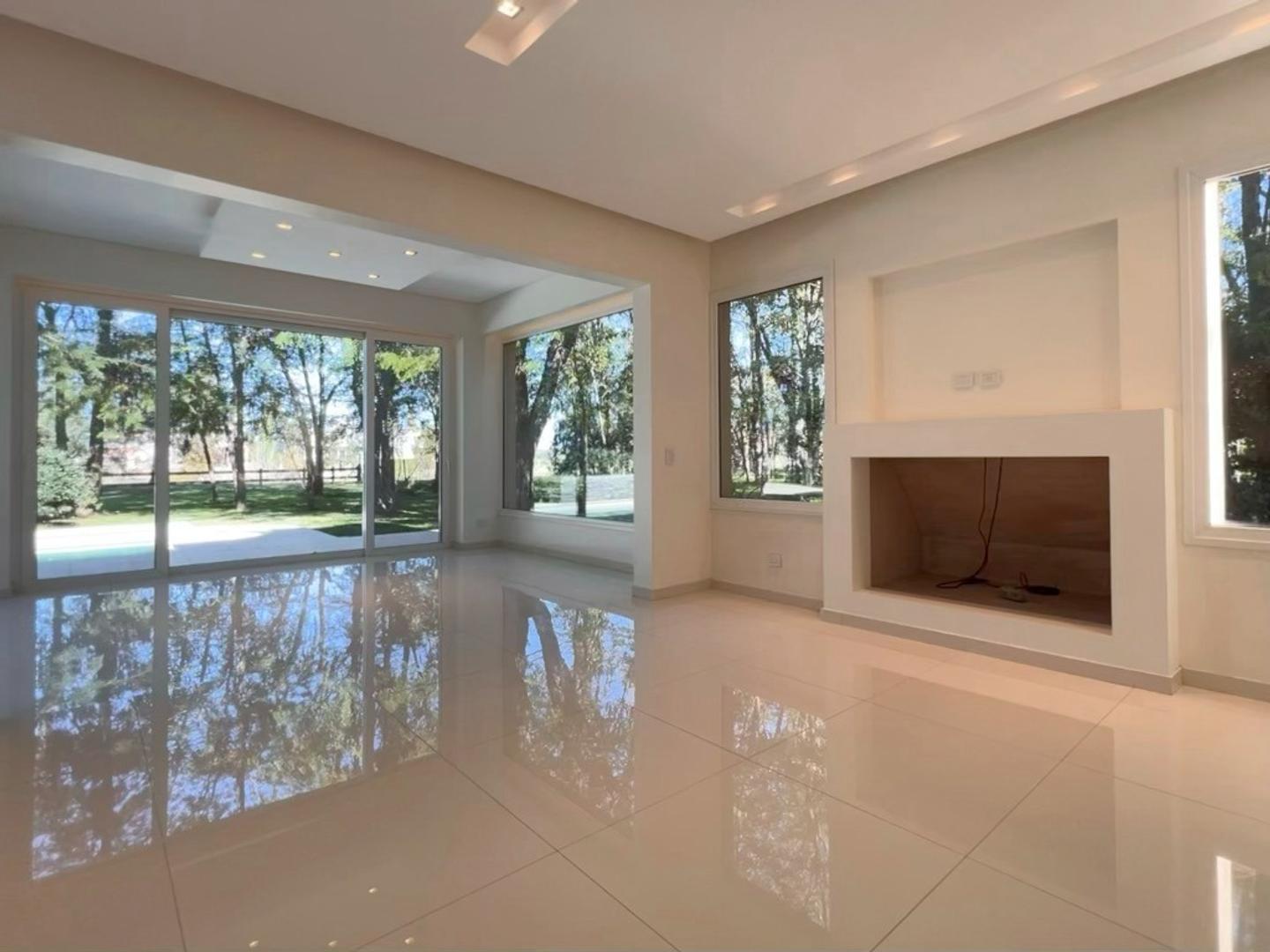 Casa 6 ambientes con 5 baños