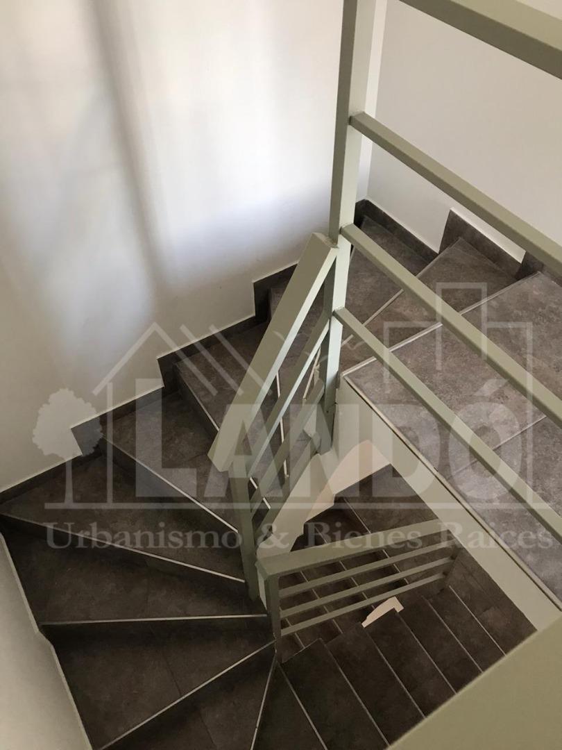 Ramos Mejia - Venta - Triplex 3amb con cochera y patio