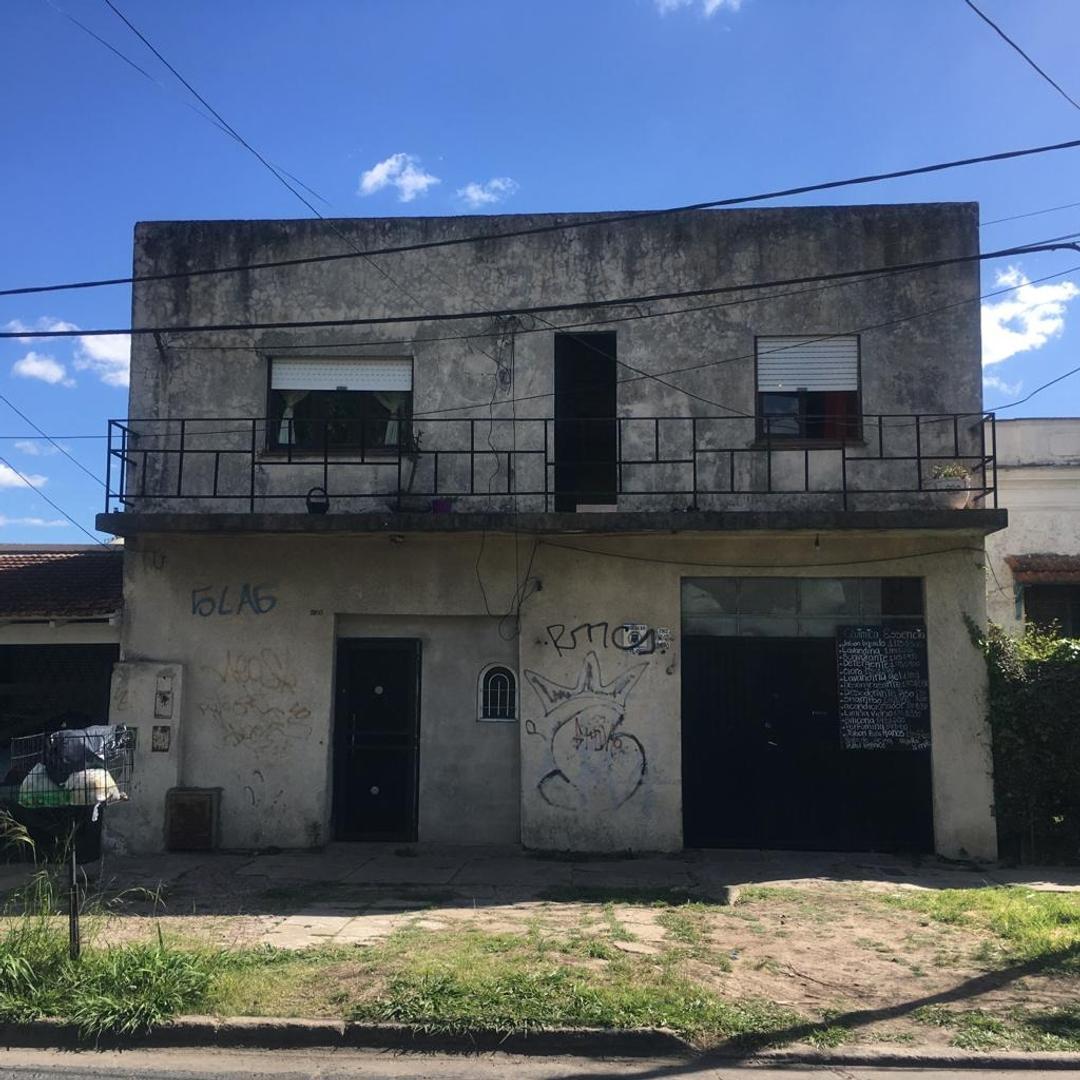 Lote con construcción en muy buena ubicación