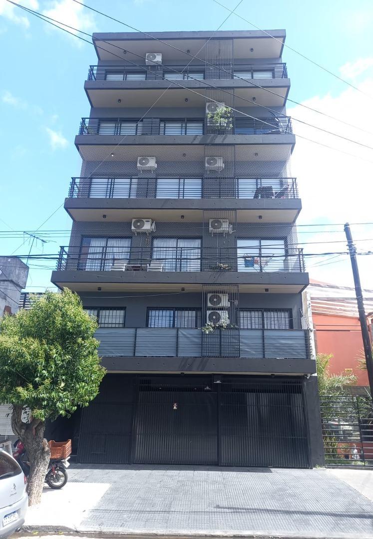 Venta de Departamento de 3 Ambientes con Patio en Wilde