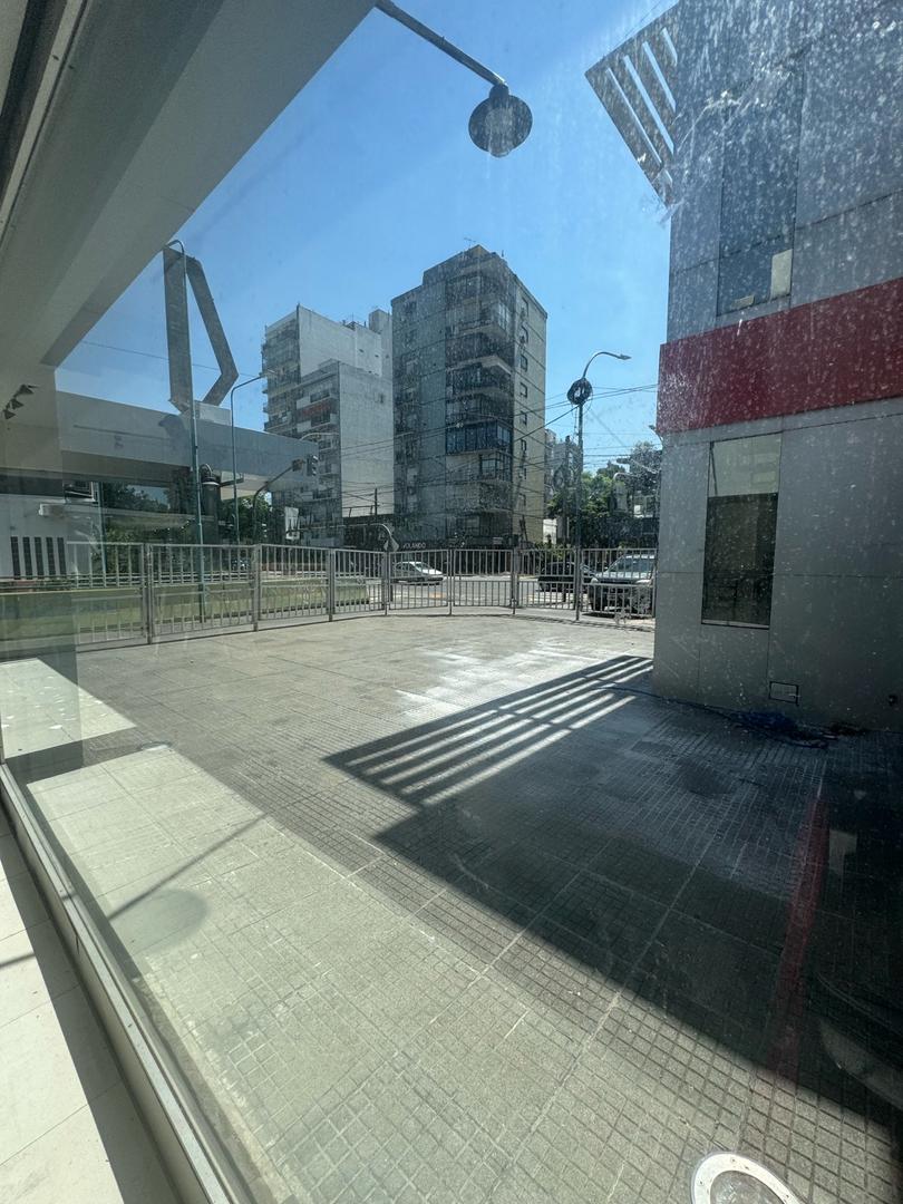 Libertador   700   y Guemes