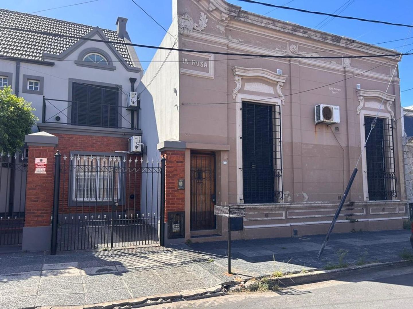 CASA 3 AMBIENTES CON PATIO  LANÚS ESTE