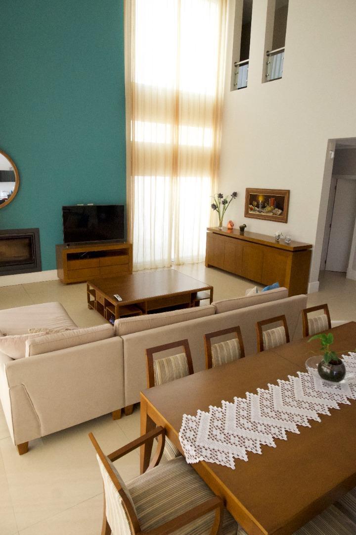 Excelente Casa en Venta en Barrio Quebradas,Baradero.