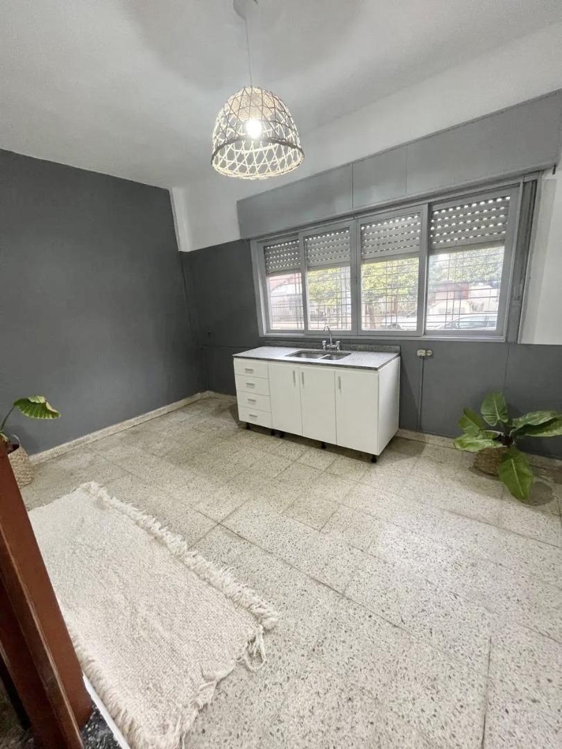 PH 3 ambientes al frente en muy buena ubicación.