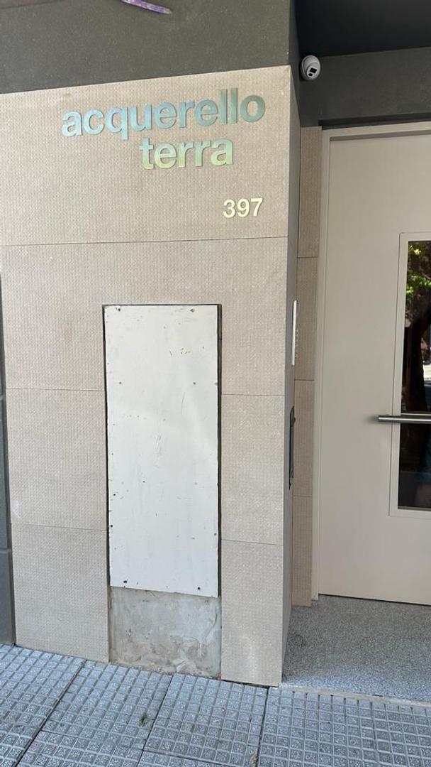 Departamento de dos ambientes al frente con balcón