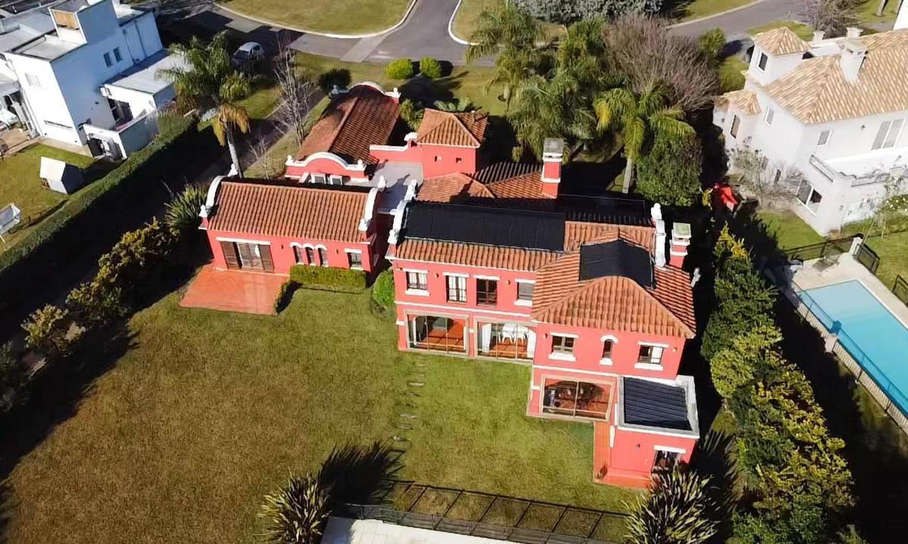 Casa 5 ambientes con 3 baños