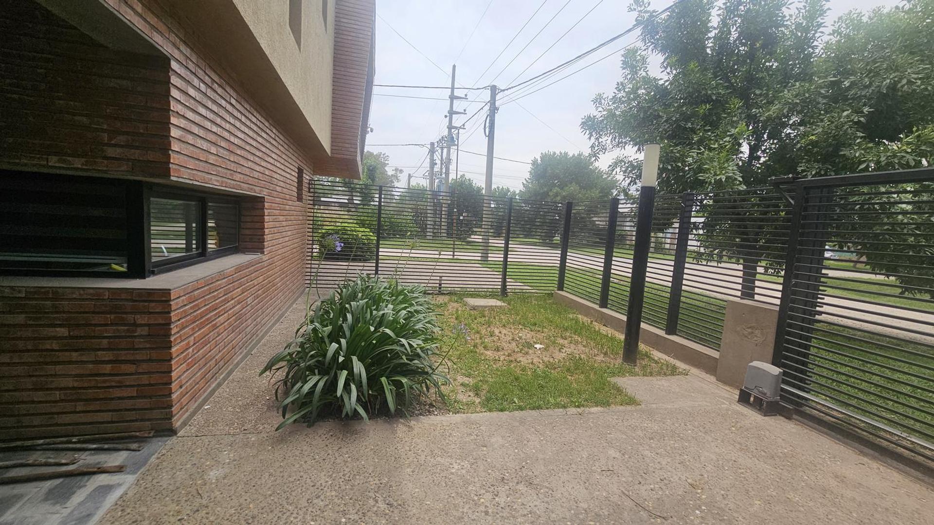 Casa con amplio terreno