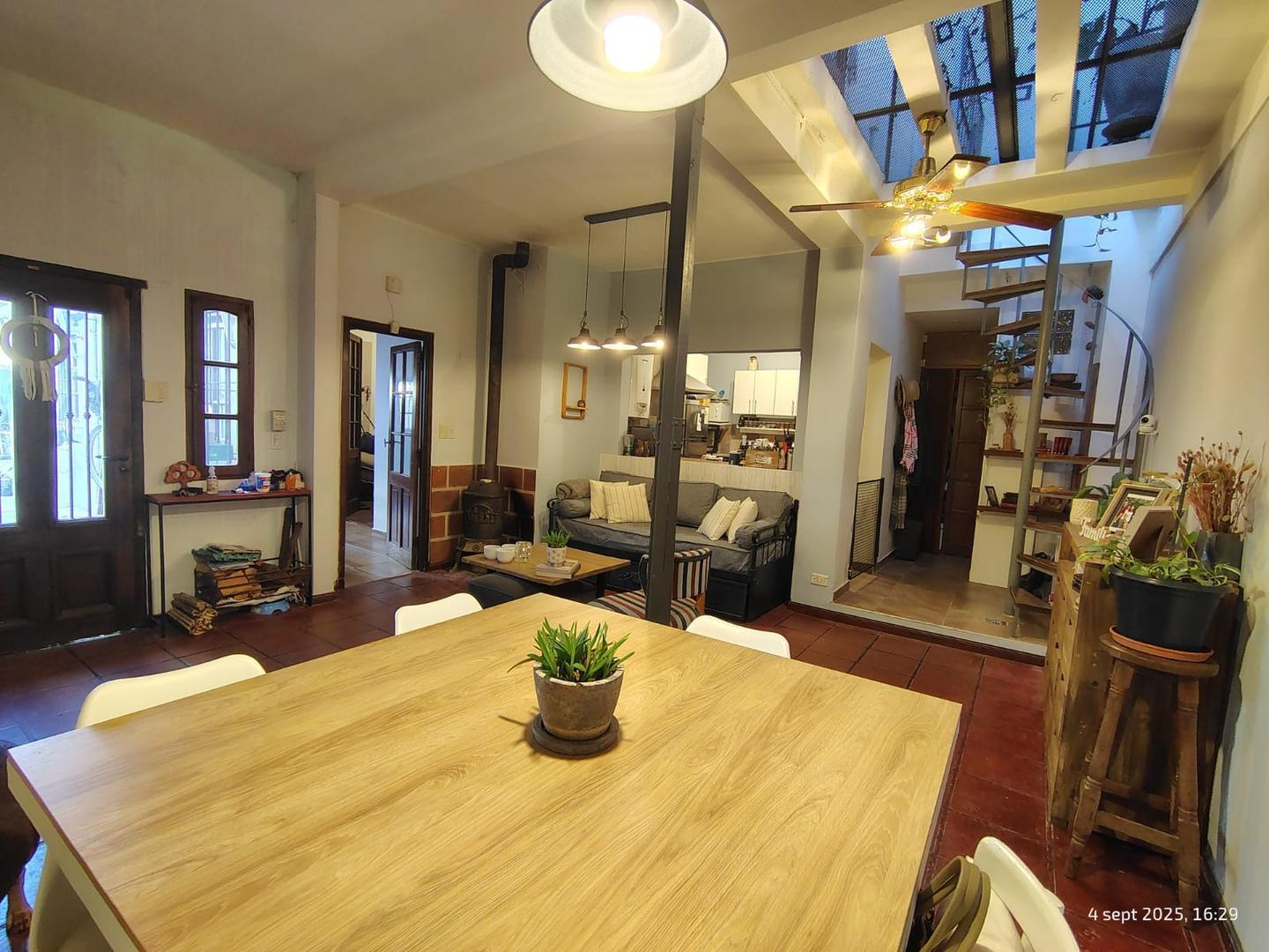 Venta Casa 4 Ambientes 3 dormitorios en San isidro con Patio