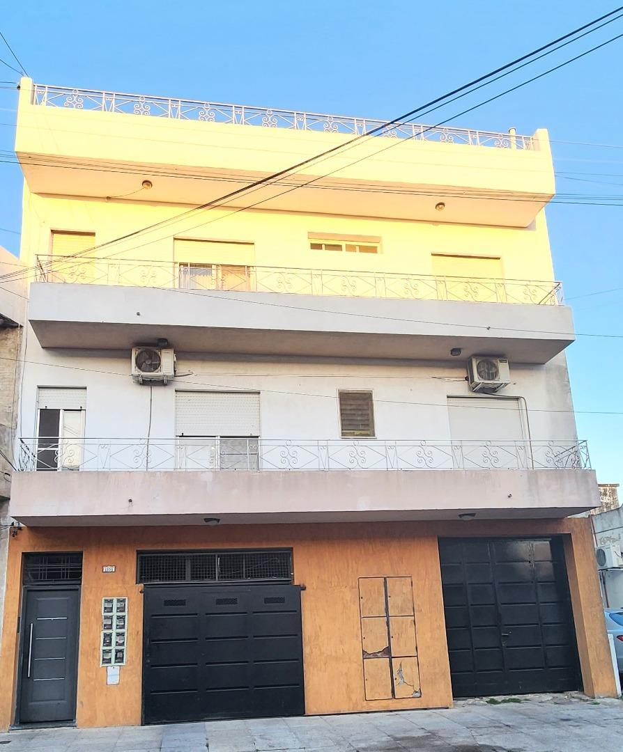 DEPARTAMENTO DE 5 AMBIENTES PISO 2 EXCELENTE ESTADO