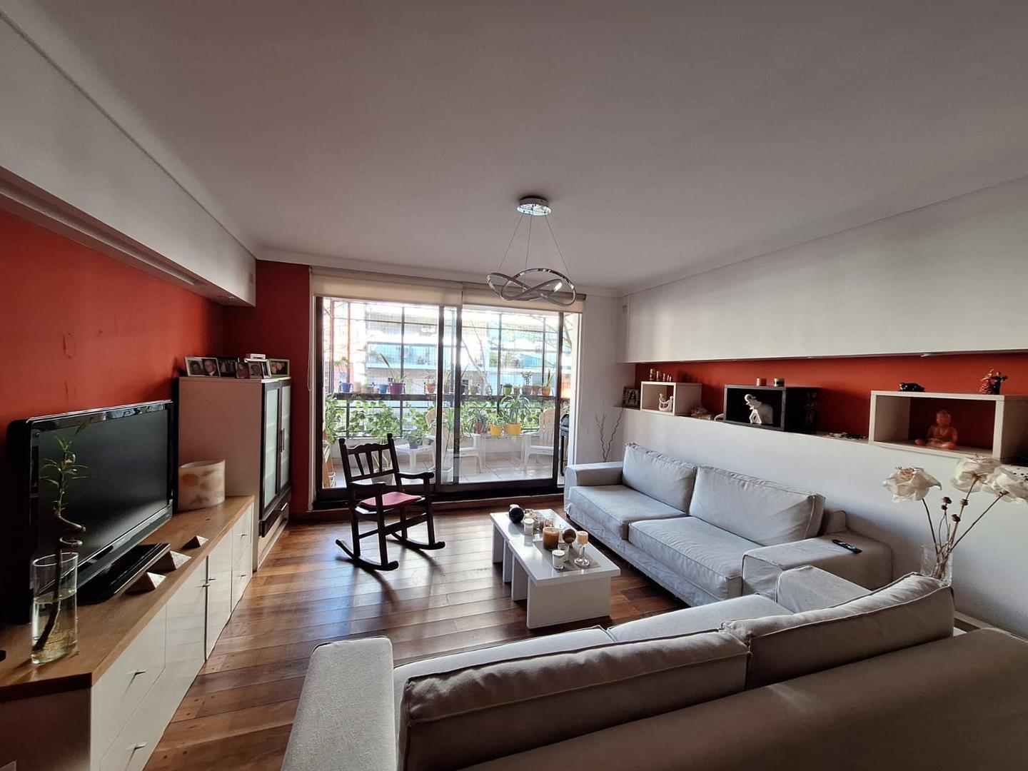 CÓMODO SEMIPISO 4 AMBIENTES CON BALCÓN AL FRENTE