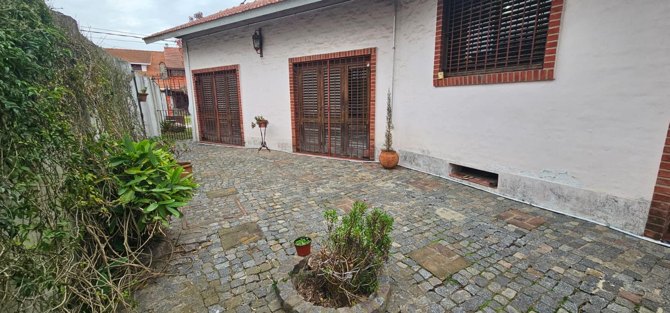 Casa en Venta con 3 cocheras