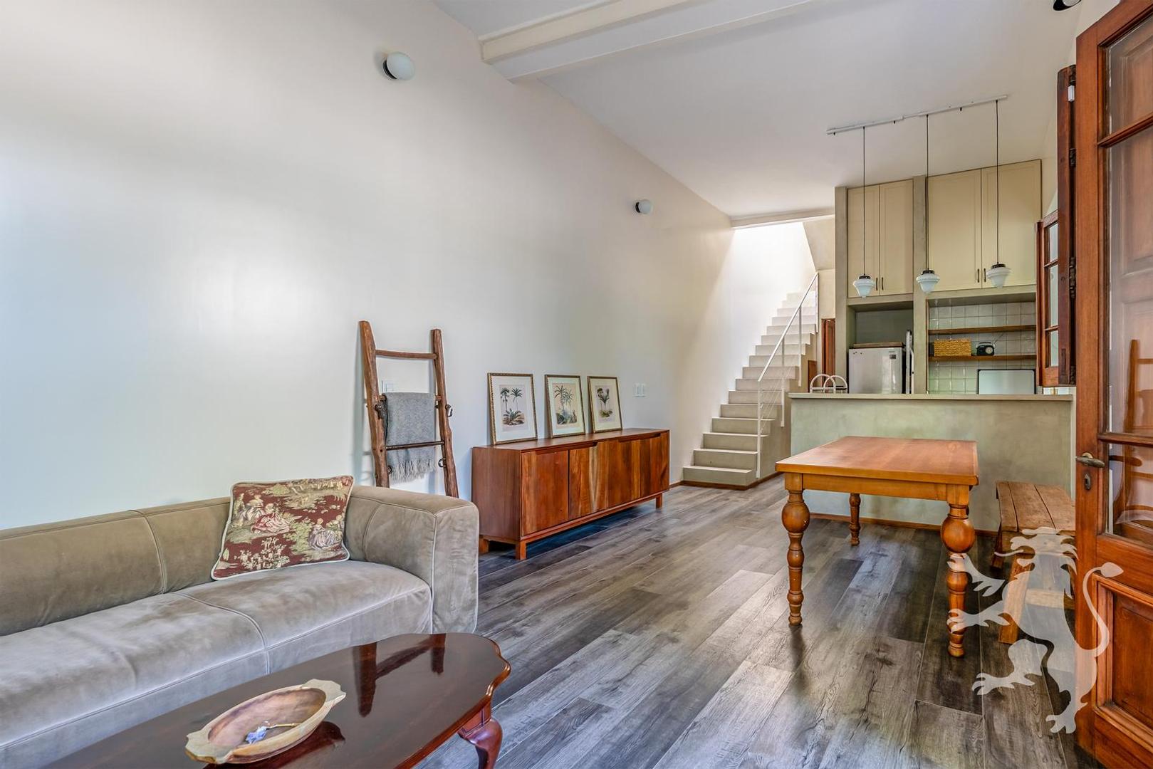 EXCELENTE CASA RECICLADA - 4 AMBIENTES - PATIO - TERRAZA - BELGRANO R