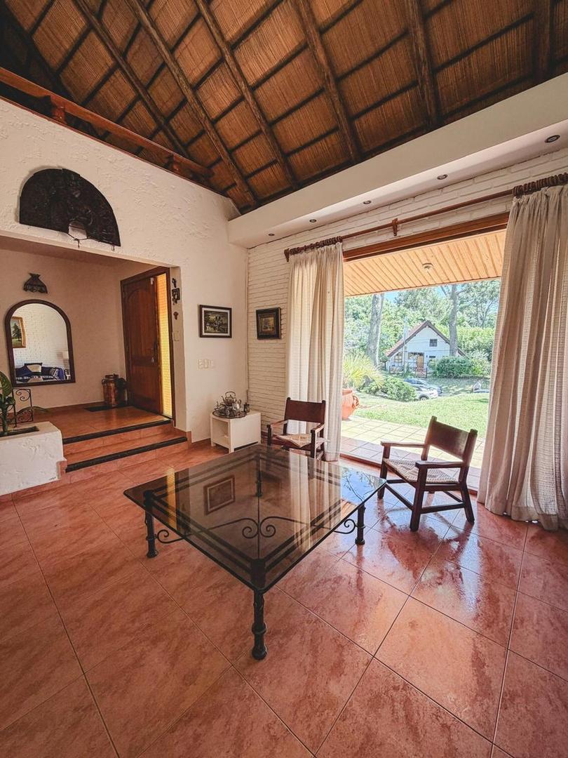 Casa en Alquiler en Pinares, USD 2.000