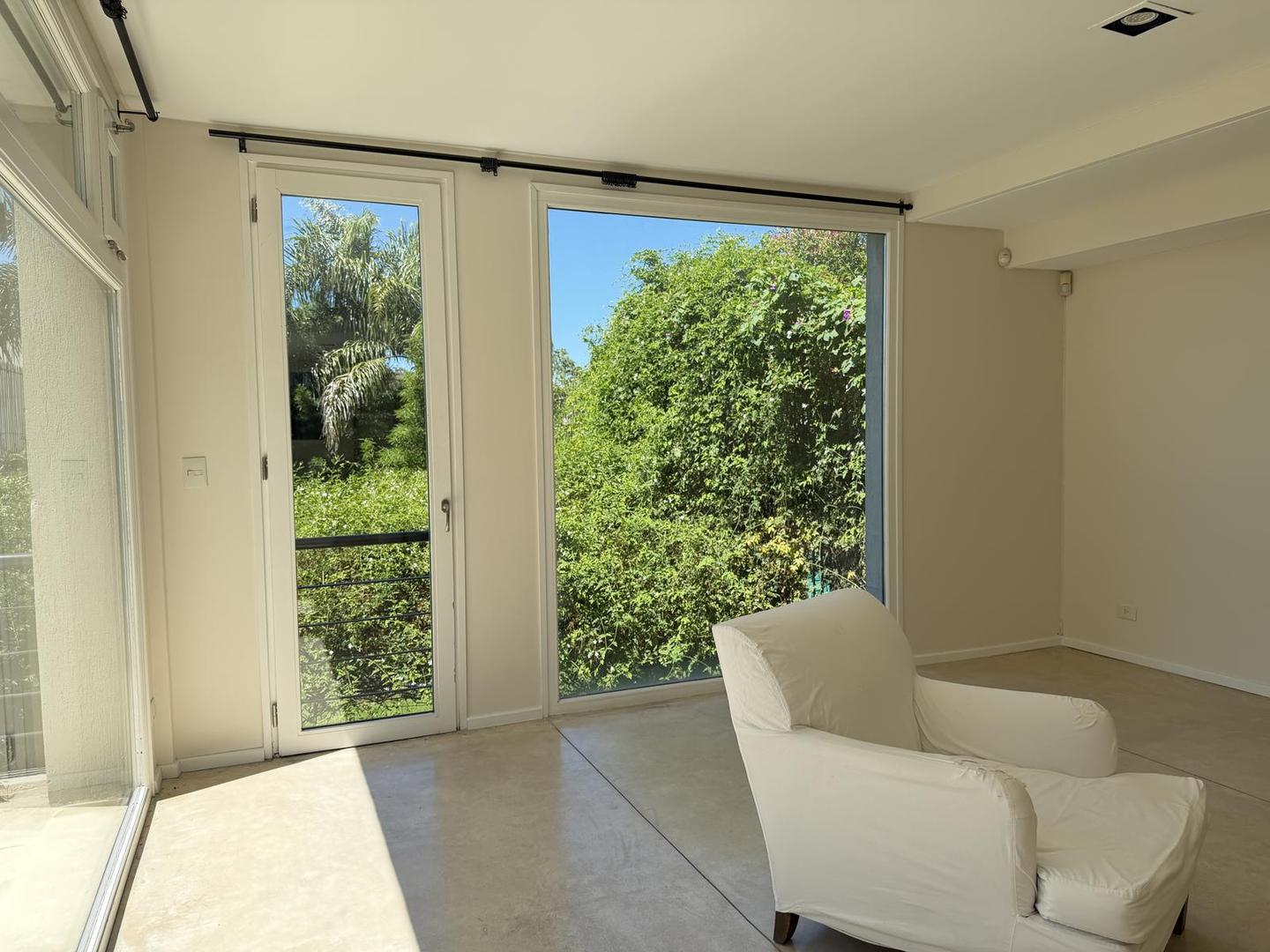 Casa 7 ambientes con 4 baños