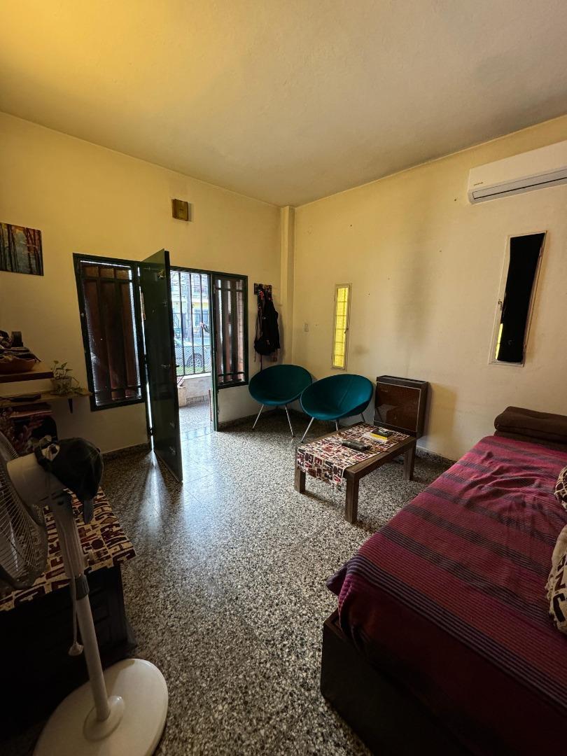 VENTA EN BLOCK CASA Y LOCALES PERMUTA MENOR VALOR