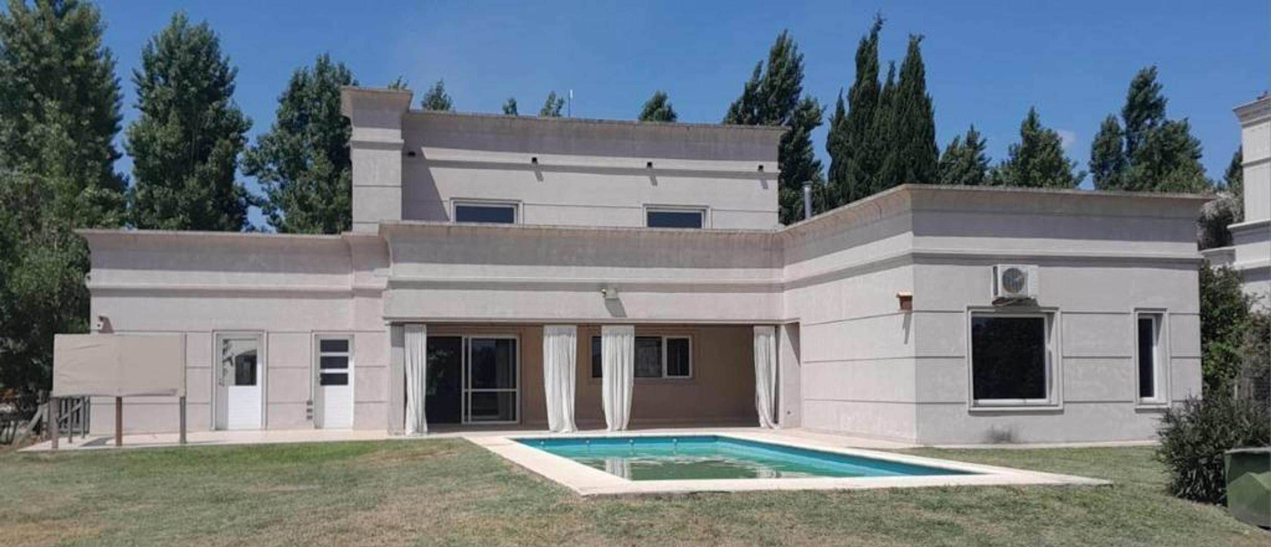 Casa 5 ambientes - Bº La Concepción - Luján - APTA CRÉDITO