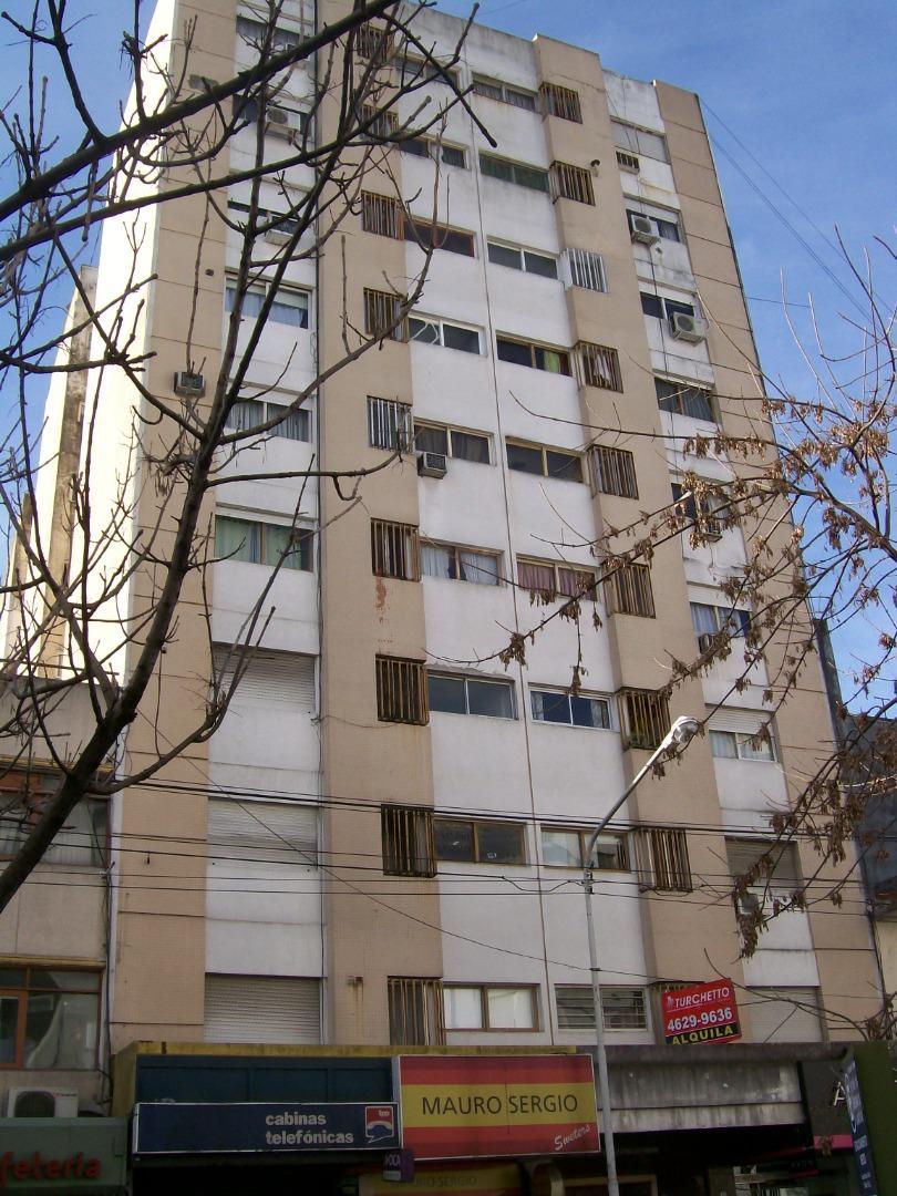 DEPTO 2 AMB. EN CTRA. FRTE CON PATIO RECICL.FTE. A  MUNICIP